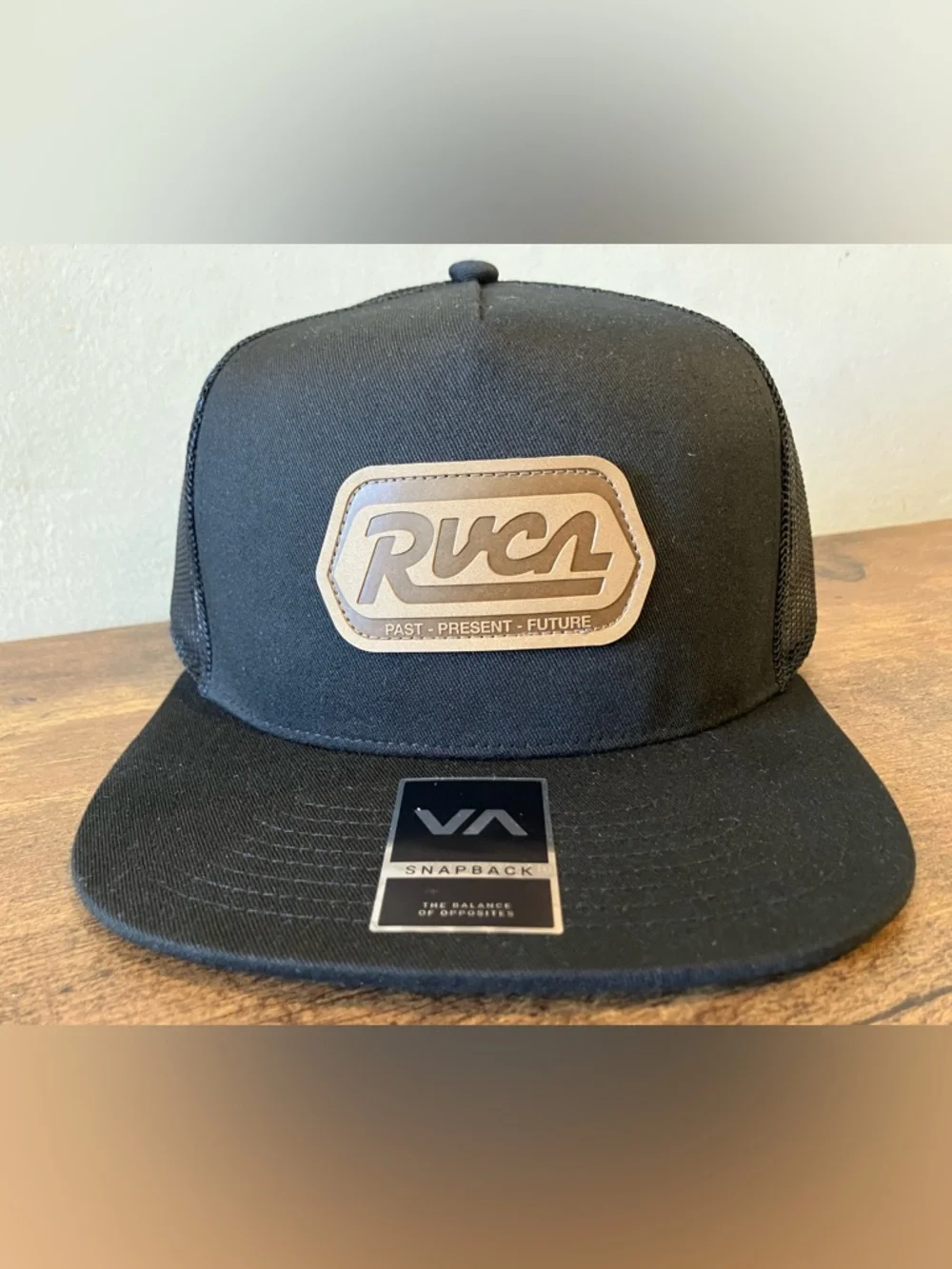 Rvca snap back cap - Picture 2 of 8